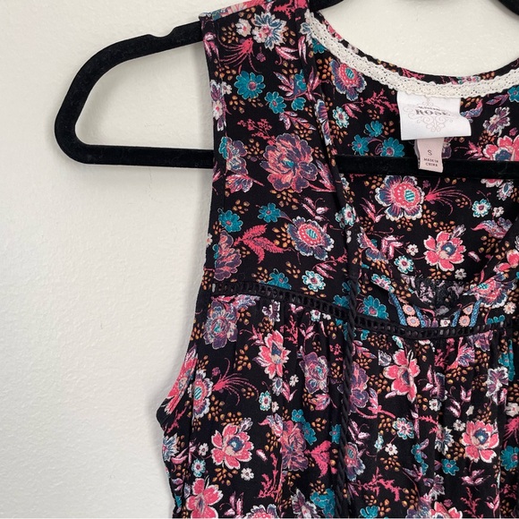 Knox Rose | Black and Pink Floral Pleated Tank | Size Small - Picture 4 of 11